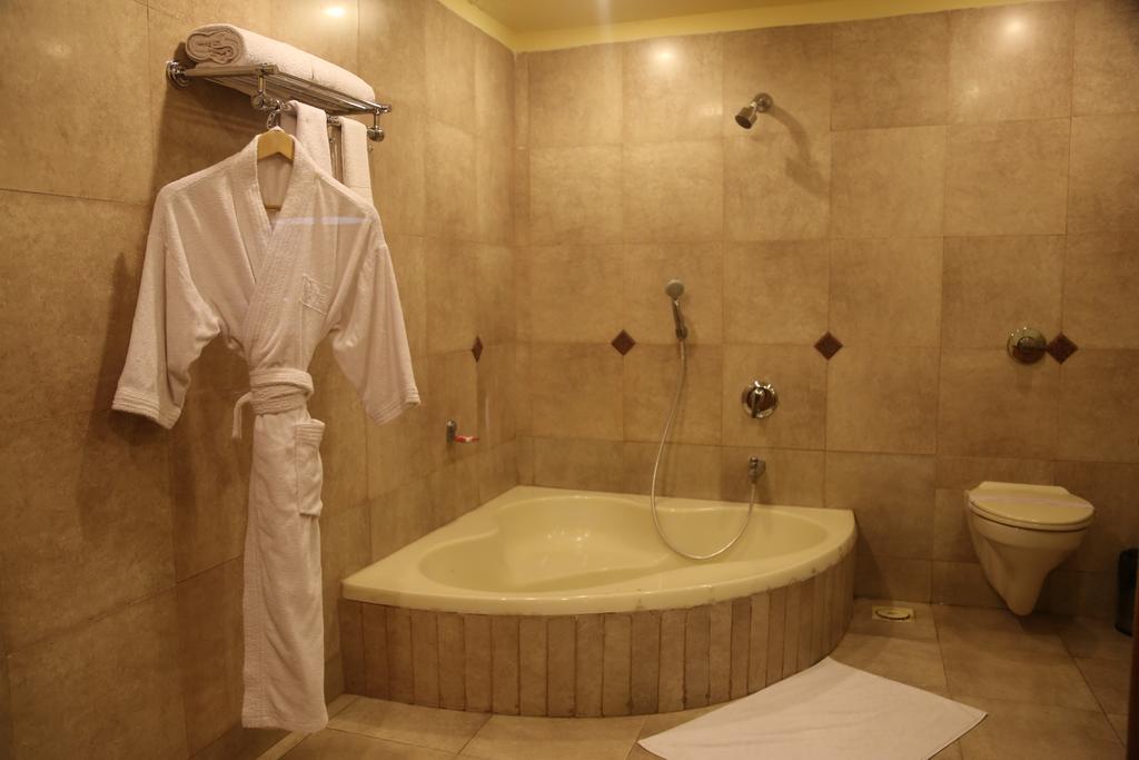 Meuse Jupiter Business And Luxury Hotel Nashik Quarto foto