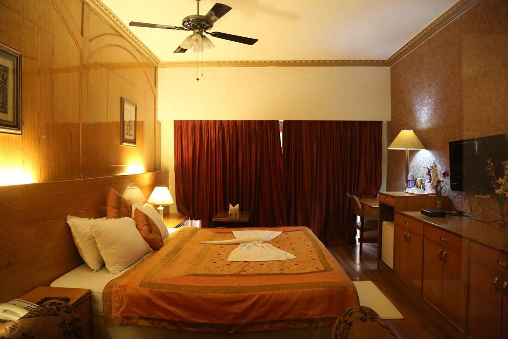 Meuse Jupiter Business And Luxury Hotel Nashik Quarto foto