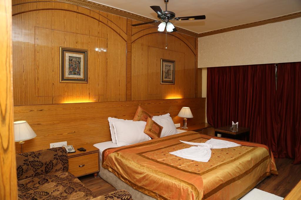 Meuse Jupiter Business And Luxury Hotel Nashik Quarto foto